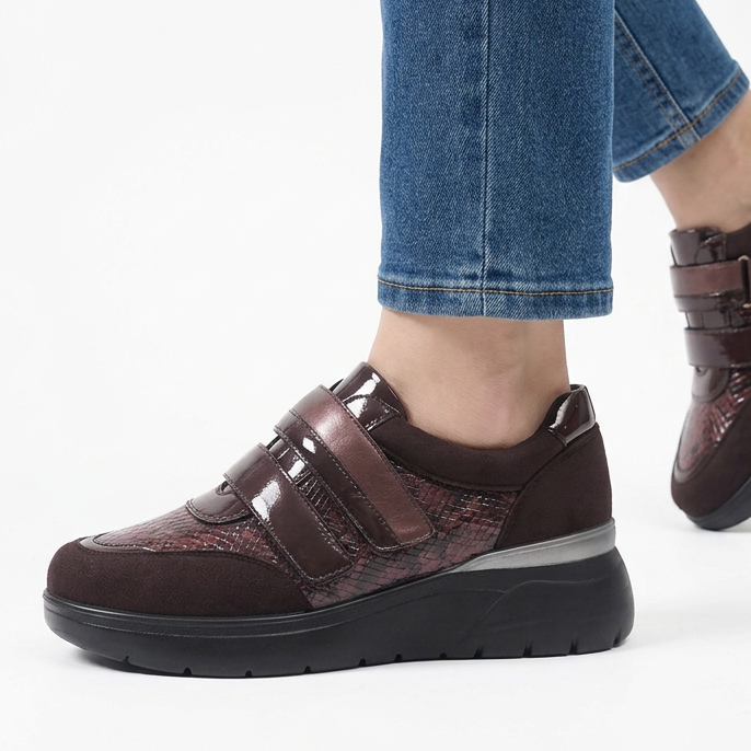 Asia - Sneakers comfort con strappo